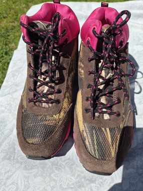 Realtree Brown and Pink Lace-Up Trail Boots